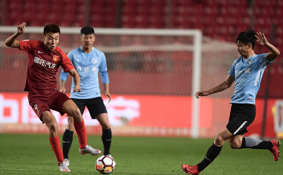 中超今夜走向成谜，广州队遗憾出局，目标明确，身体对抗强度拉满