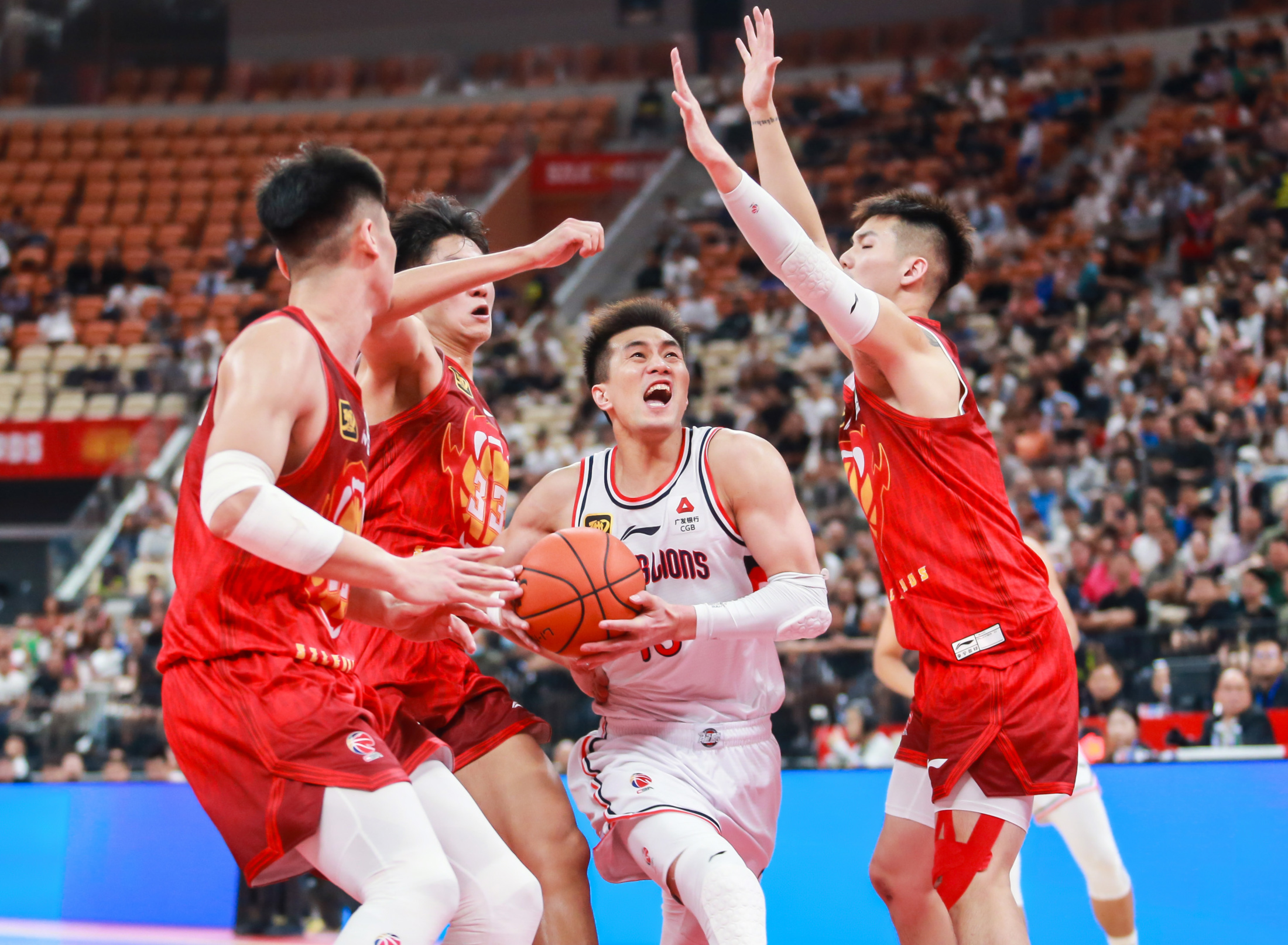 九游网页版入口-中超今夜走向成谜，广州队遗憾出局，目标明确，身体对抗强度拉满